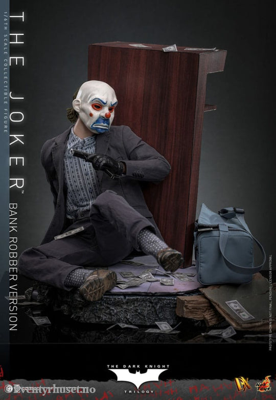 The Dark Knight DX Action Figure 1/6 The Joker (Bank Robber Version) 30 cm Toys
