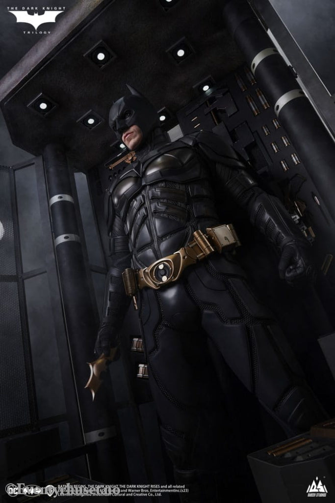 The Dark Knight Life-Size Statue Batman Ultimate Edition 207 cm Collectibles
