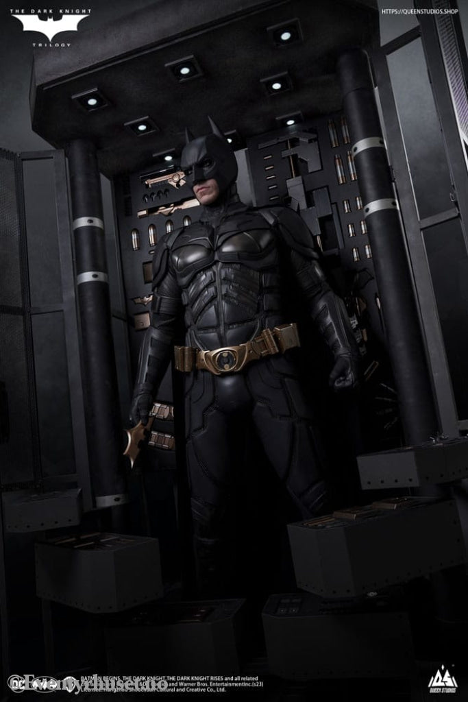 The Dark Knight Life-Size Statue Batman Ultimate Edition 207 cm Collectibles