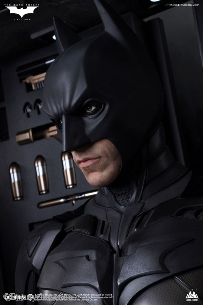The Dark Knight Life-Size Statue Batman Ultimate Edition 207 cm Collectibles