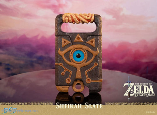The Legend of Zelda: Breath of the Wild Life Size Statue 1/1 Sheikah Slate 24 cm Collectibles