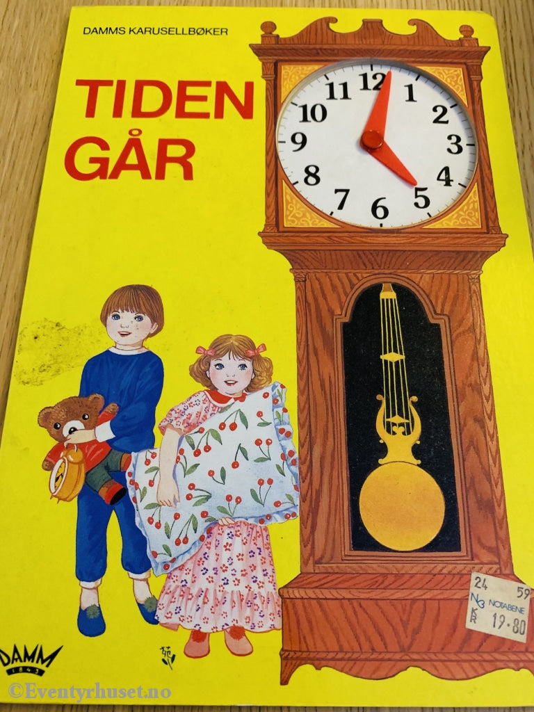 Tiden Går (Damms Karusellbøker). Fortelling