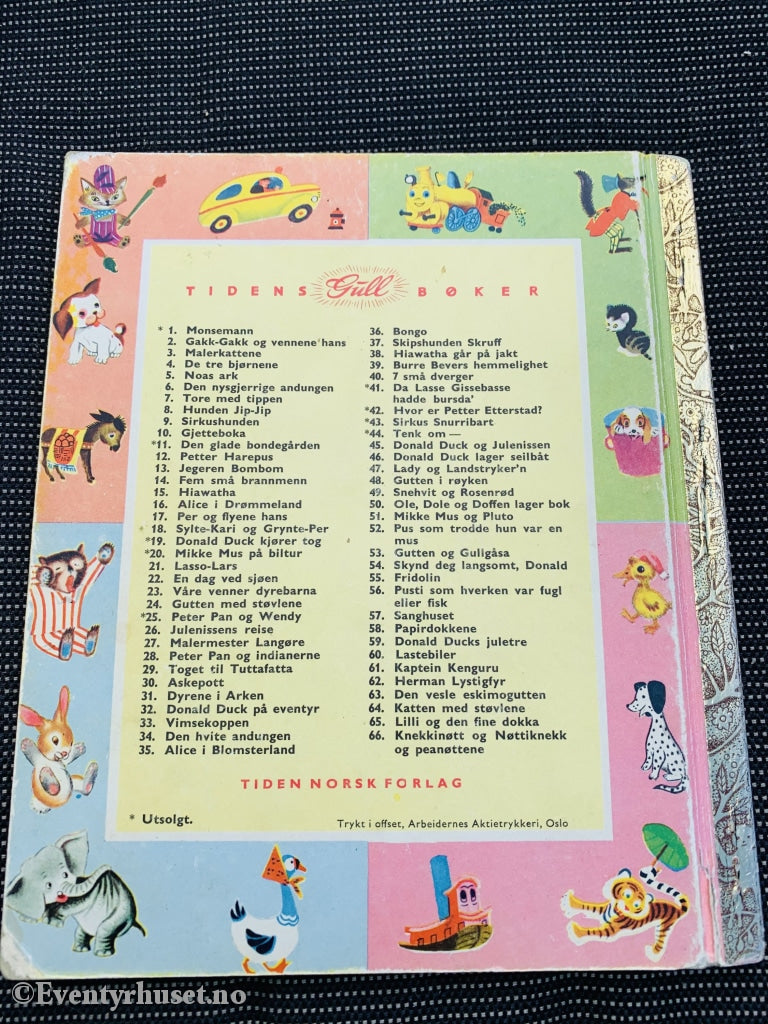 Tidens Gullbøker Nr. 66: Walt Disney - Knekkinøtt & Nøttiknekk Og Peanøttene. Fortelling