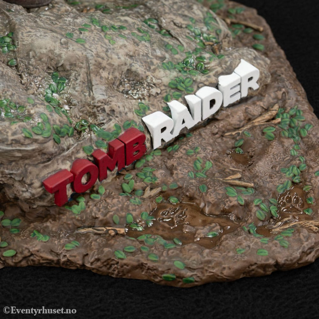 Tomb Raider PVC Statue Lara Croft Survivor Era 33 cm Collectibles