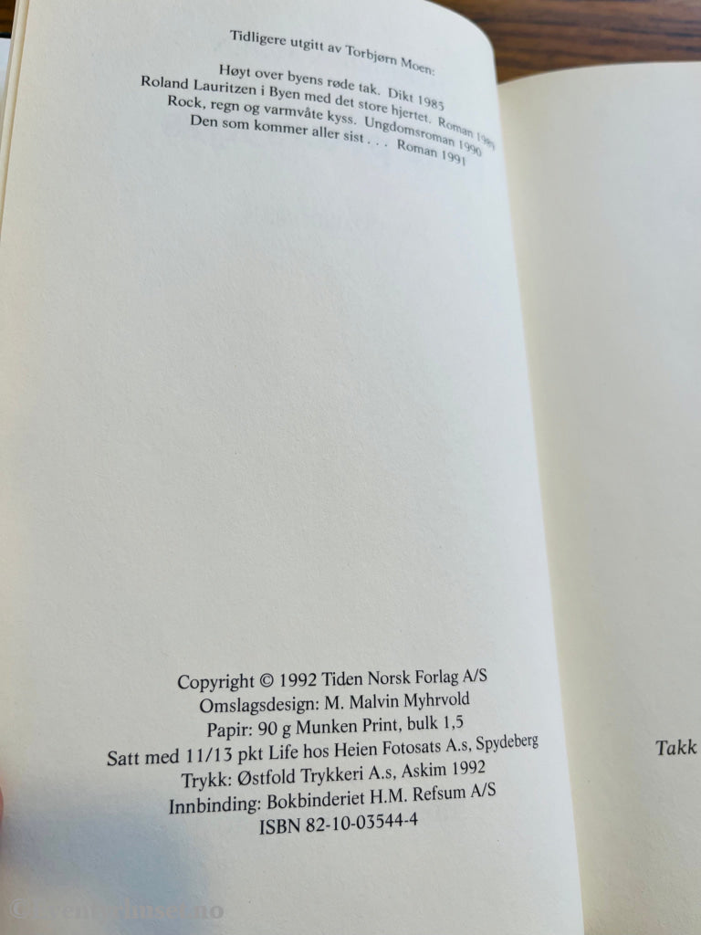 Torbjørn Moen. 1990. Pene pikers kyss. Bok.