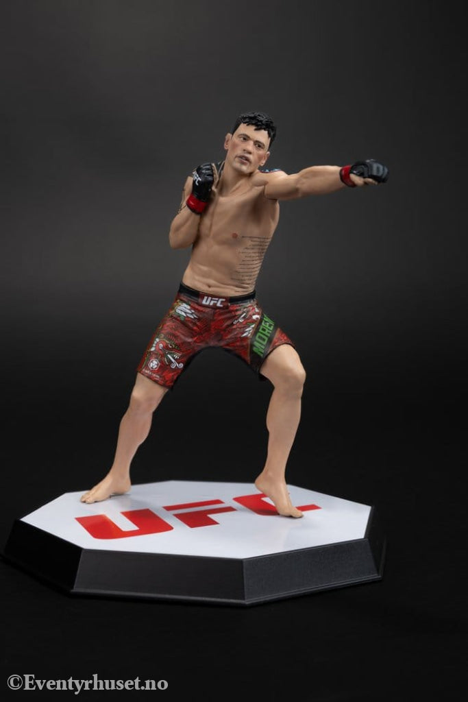 UFC Posed PVC Statue Brandon Moreno 16 cm Collectibles