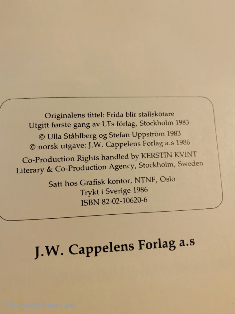 Ulla Stålberg. 1986. Frida Blir Stallrøkter. Fortelling