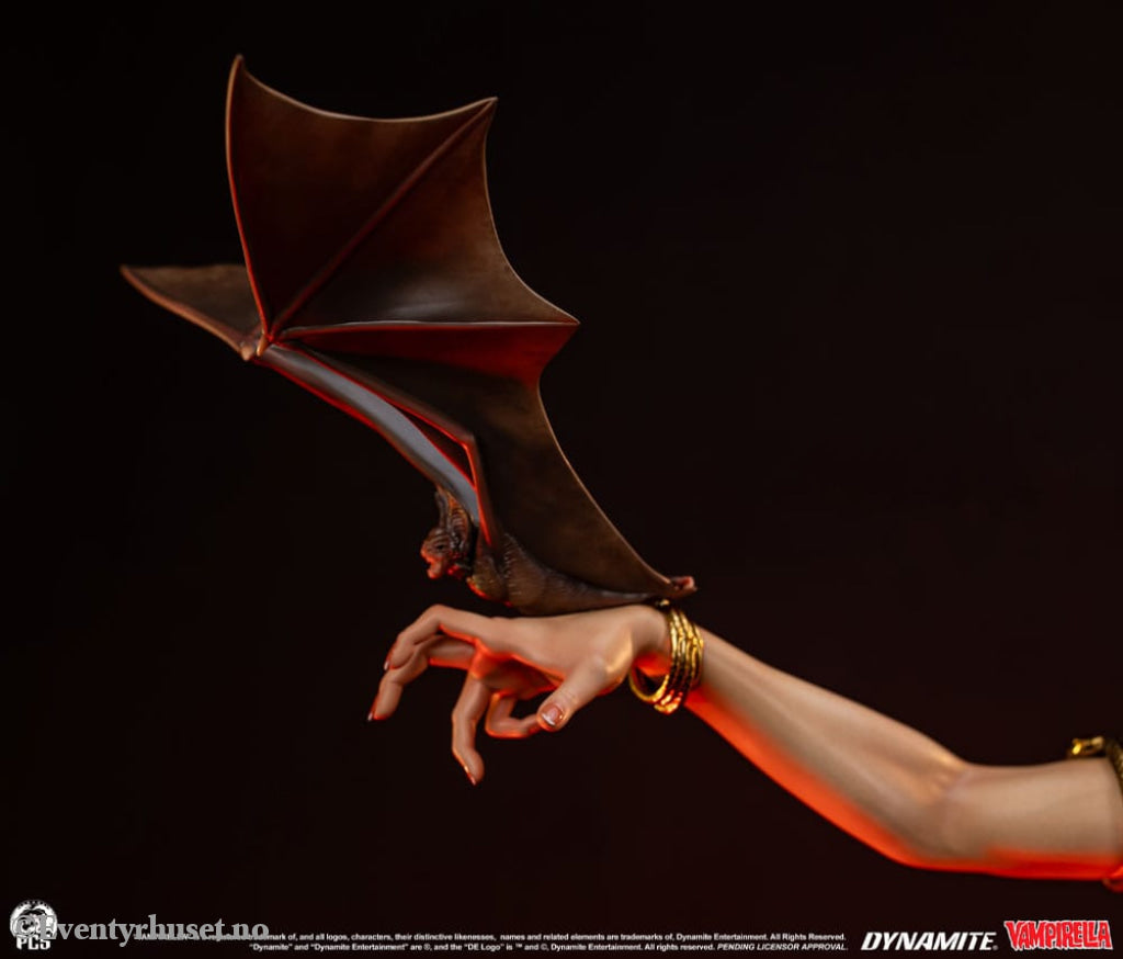 Vampirella Statue 1/2 Vampirella 112 cm Collectibles