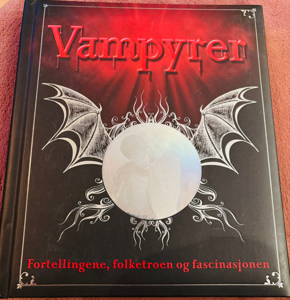 Vampyrer – Fortellingene, folketroen og fascinasjonen. Bok.