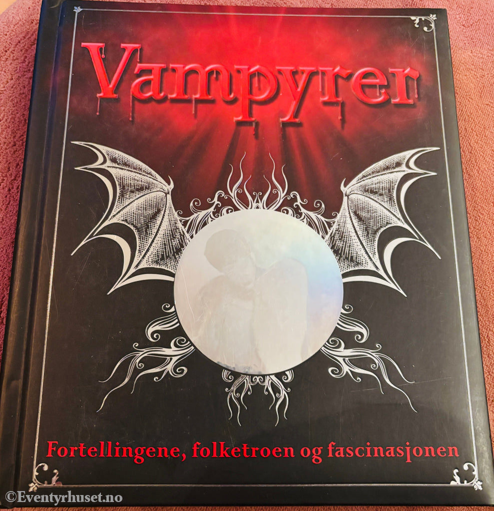 Vampyrer – Fortellingene, folketroen og fascinasjonen. Bok.