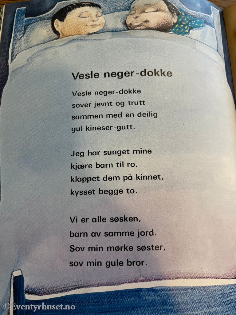 Ukjent. Vesle neger-dokke. Bok.