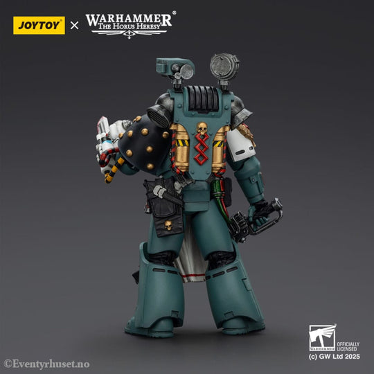 Warhammer 40,000: Sons of Horus Action Figure Legion Apothecary 12 cm Toys