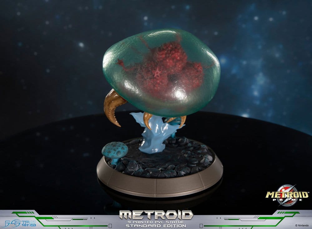 Metroid Prime PVC Figure Metroid (Standard) (Glow in the Dark) 21 cm
