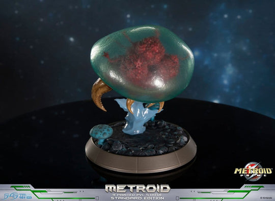 Metroid Prime PVC Figure Metroid (Standard) (Glow in the Dark) 21 cm