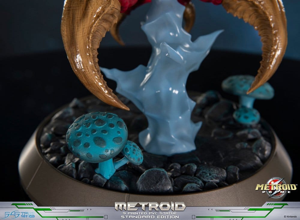 Metroid Prime PVC Figure Metroid (Standard) (Glow in the Dark) 21 cm