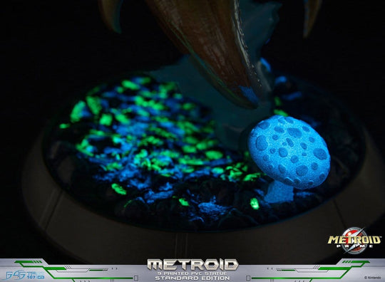 Metroid Prime PVC Figure Metroid (Standard) (Glow in the Dark) 21 cm