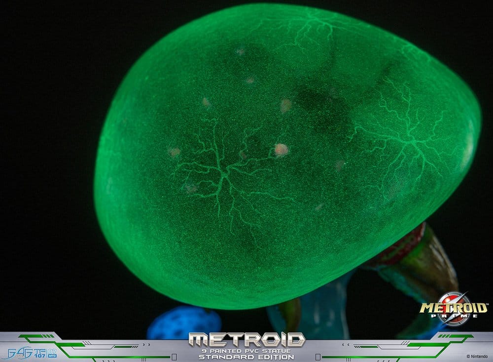 Metroid Prime PVC Figure Metroid (Standard) (Glow in the Dark) 21 cm