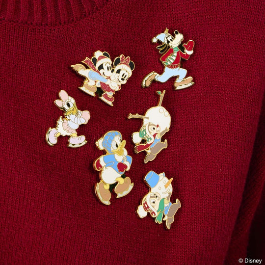 Mickey & Friends by Loungefly Enamel Pins Winter Activities Blind Display (12)