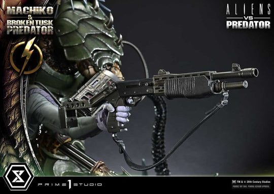 Aliens vs. Predator (Comic) Ultimate Premium Masterline Statue 1/4 Machiko & Broken Tusk Predator 79 cm
