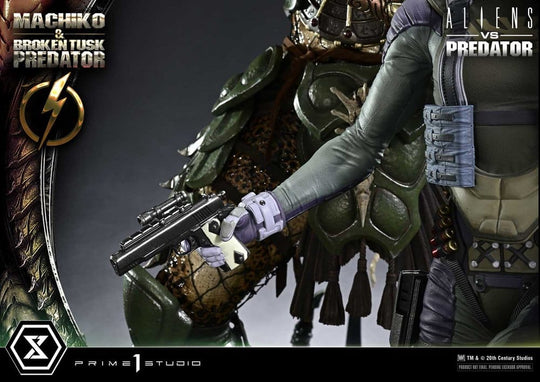 Aliens vs. Predator (Comic) Ultimate Premium Masterline Statue 1/4 Machiko & Broken Tusk Predator 79 cm