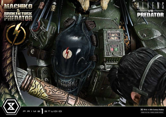 Aliens vs. Predator (Comic) Ultimate Premium Masterline Statue 1/4 Machiko & Broken Tusk Predator 79 cm