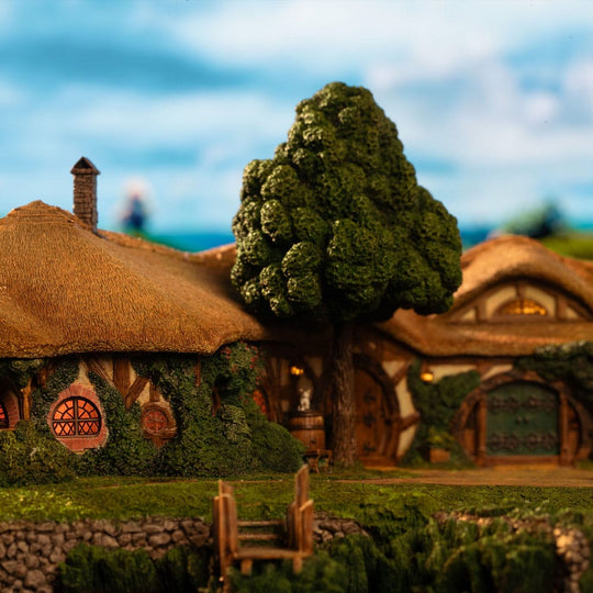 Lord of the Rings Statue The Green Dragon Inn