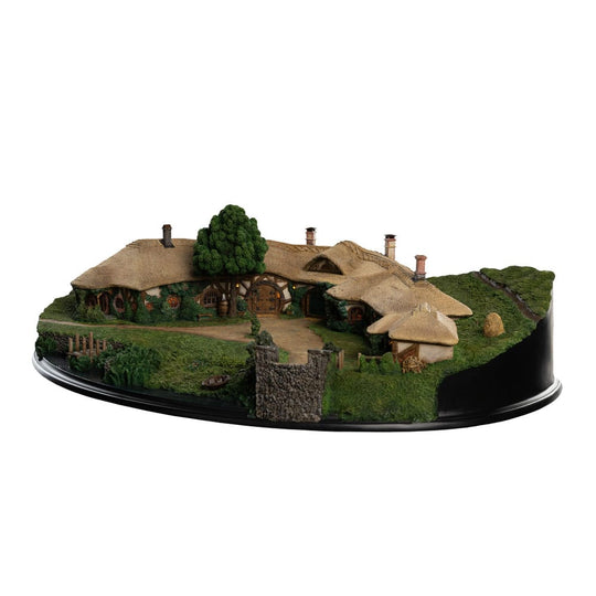Lord of the Rings Statue The Green Dragon Inn