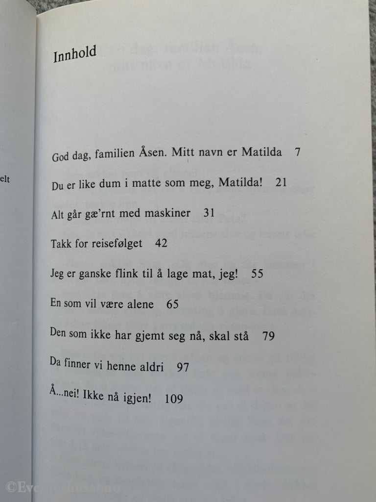 Philip Newth. 1982. Roboten Er Løs. Fortelling