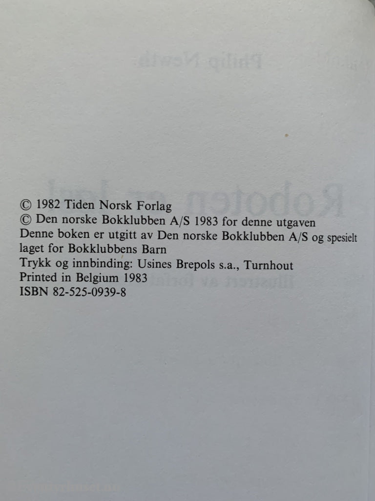 Philip Newth. 1982. Roboten Er Løs. Fortelling